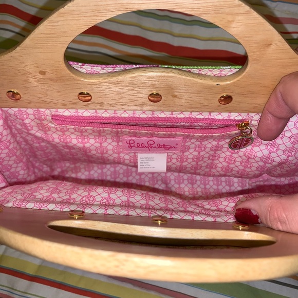 Lilly Pulitzer Canvas Seashell Wood Handle Bag - Picture 4 of 4